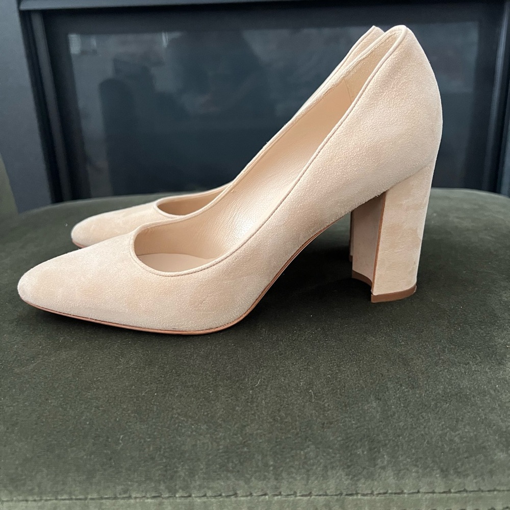 Manolo Blahnik Tucciototo Beige Suede Block Heel Pumps Size 37 - Picture 3 of 8